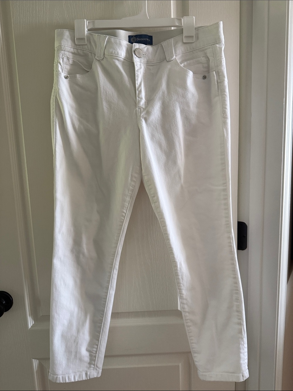 Democracy White Ankle Slim Jeans